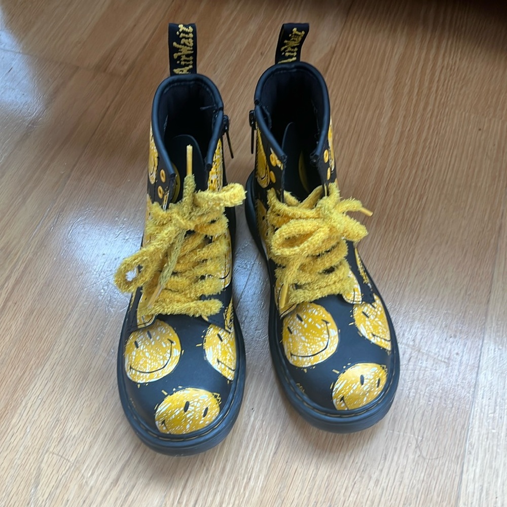 Dr. Martens x Smiley